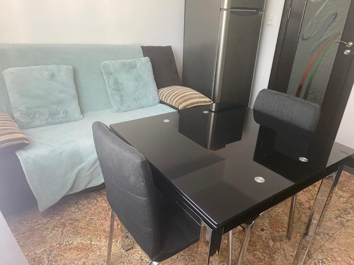 Black&White Studio Ultracentral Craiova Exteriör bild